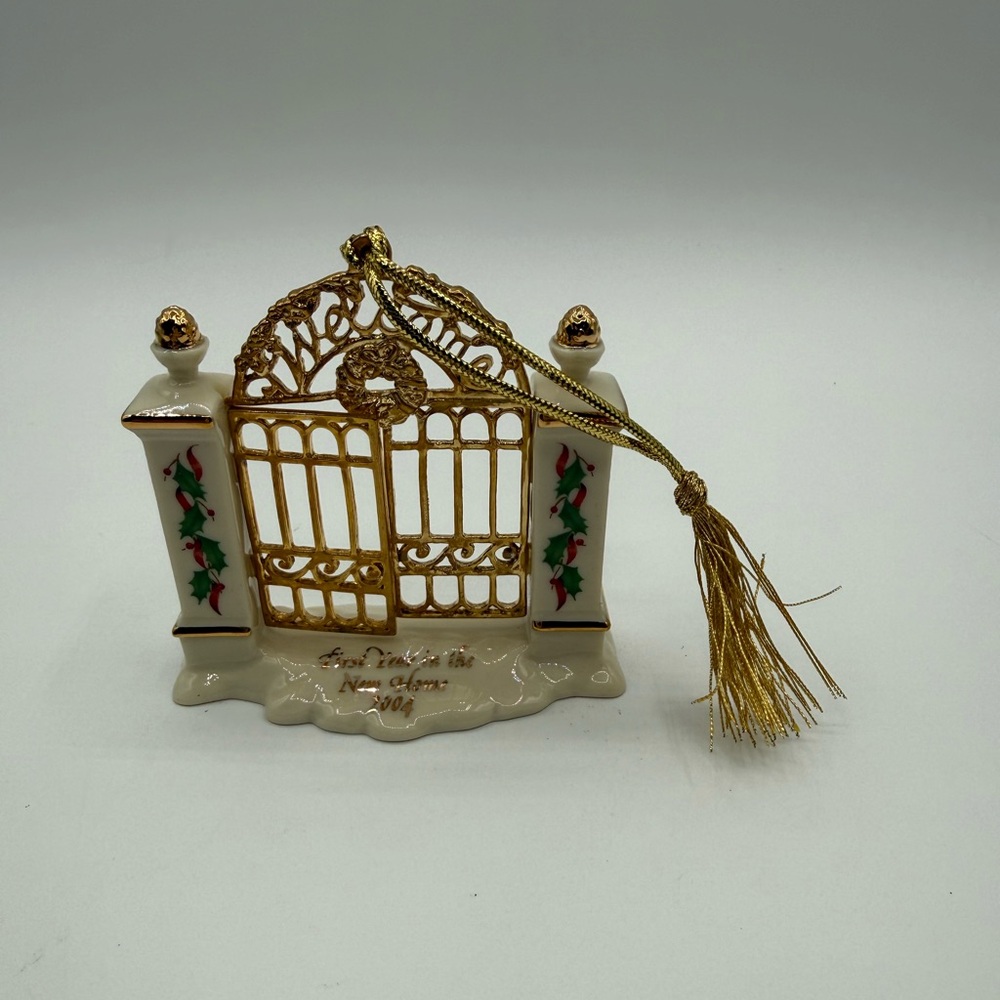 VTG Christmas Ornament Lenox Welcome Home Gate 2004